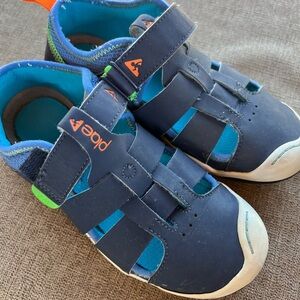 Plae shoes boys size 2